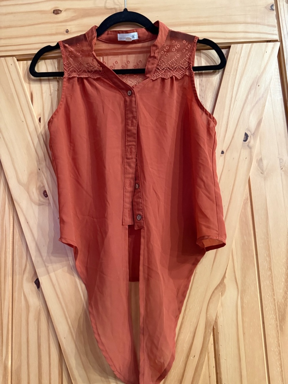 mine Rust Orange Sleeveless Button-Front Hi-Low Camisole with Lace Yoke